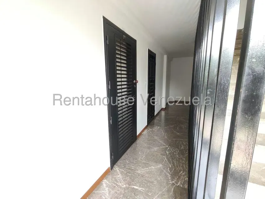 Apartamento (1 Nivel) en Alquiler en Colinas de Bello Monte, Distrito Metropolitano - 4