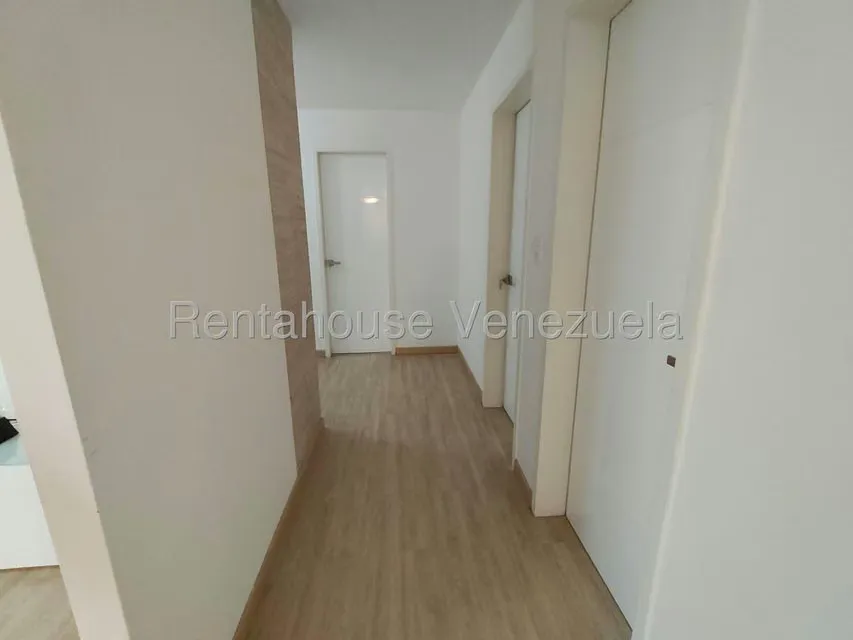 Apartamento (1 Nivel) en Alquiler en Colinas de Bello Monte, Distrito Metropolitano - 32