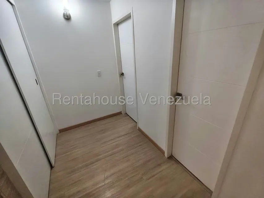 Apartamento (1 Nivel) en Alquiler en Colinas de Bello Monte, Distrito Metropolitano - 34