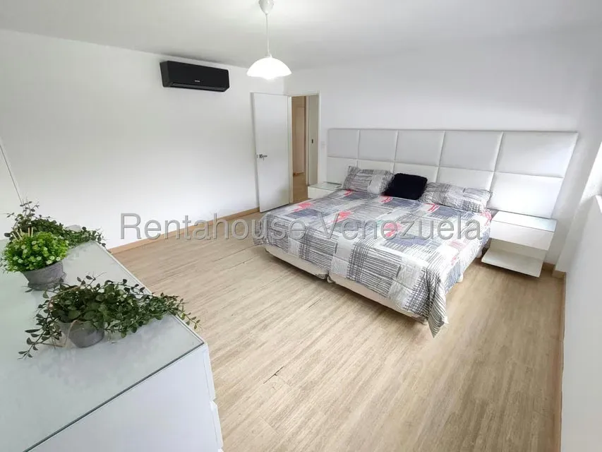 Apartamento (1 Nivel) en Alquiler en Colinas de Bello Monte, Distrito Metropolitano - 35