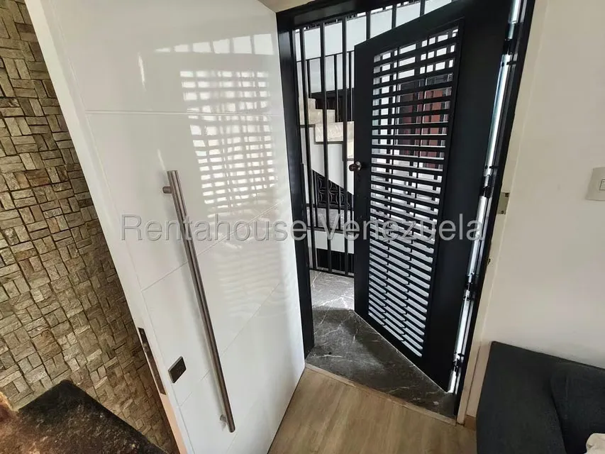 Apartamento (1 Nivel) en Alquiler en Colinas de Bello Monte, Distrito Metropolitano - 5