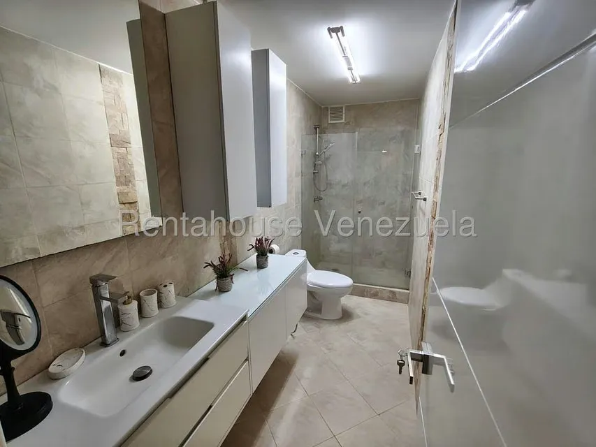 Apartamento (1 Nivel) en Alquiler en Colinas de Bello Monte, Distrito Metropolitano - 45