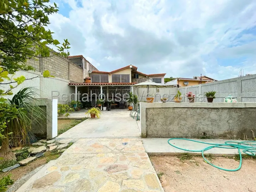 Casa (Duplex) en Venta en Via el Ujano, Lara - 53