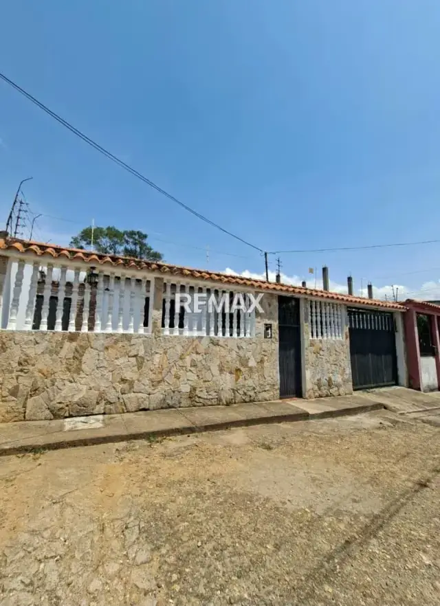 CASA EN VENTA ​Carrera 3 entre Calles 2 y 3, Manuel Felipe Rugeles, N° 3-118. Via Lomas Blancas (Cerca de la ESGUARNAC), Táriba, Municipio Cardenas