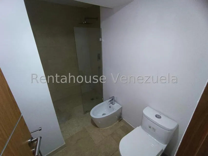 Apartamento (Duplex) en Alquiler en Los Naranjos de Las Mercedes, Distrito Metropolitano - 32