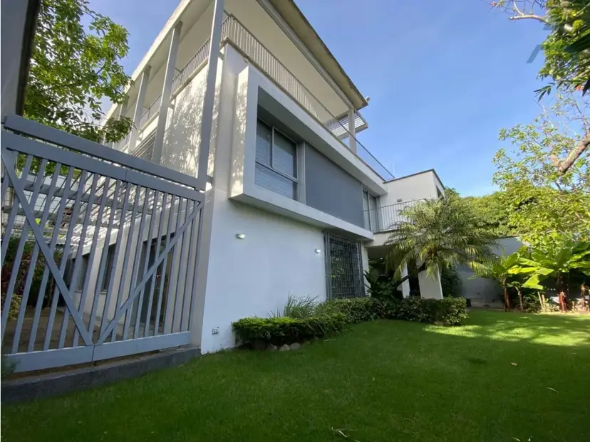 Se alquila casa 1000m² 8h/7b/4e Altamira