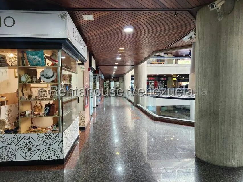 Local Comercial en Alquiler en Santa Fe Norte, Distrito Metropolitano - 3