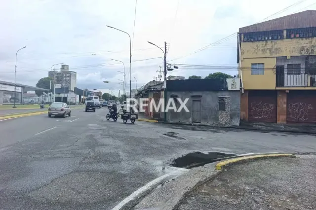 Tu Local en la Av. Los Agricultores de Acarigua. - 2