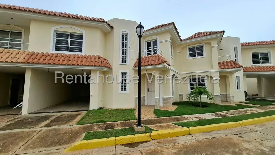 Townhouse (Duplex) en Venta en Lago Mar Beach, Zulia - 3