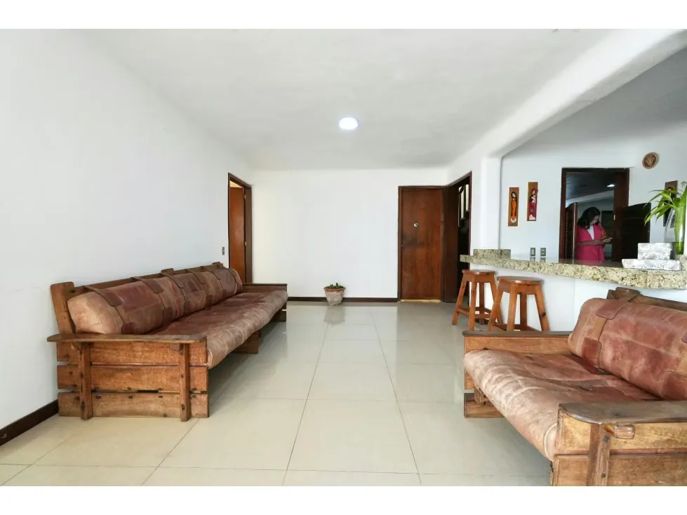 Negociable Casa en Los Naranjos con Hermosa Vista y Piscina 5h-6b-5e - 7