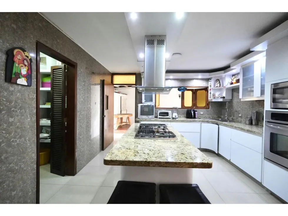 Negociable Casa en Los Naranjos con Hermosa Vista y Piscina 5h-6b-5e - 10