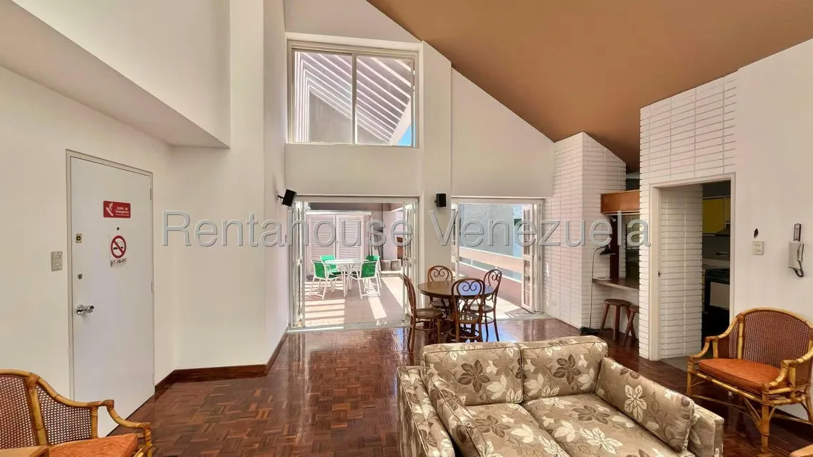 Apartamento (1 Nivel) en Venta en Colinas de Bello Monte, Distrito Metropolitano - 2