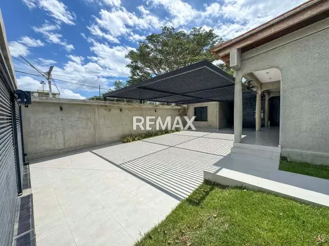 Casa Quinta en Venta Urbanizacion Santa Elena Norte Zona Este- Barquisimeto - 3