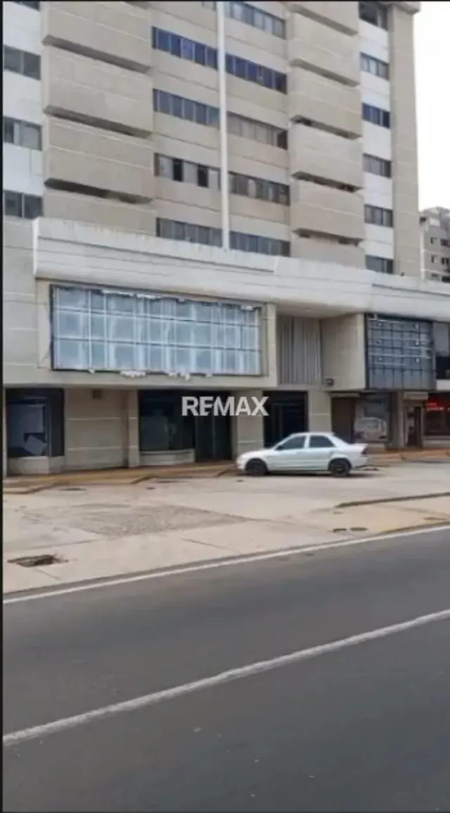 LOCAL COMERCIAL EN VENTA, UBICADO EN BELLA VISTA EN EL EDIFCIO EMPRESARIAL NORTE