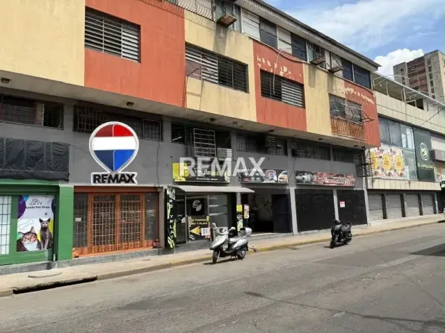 Amplio Local Comercial a pie de Av Ayacucho y Boyaca, ideal para tu marca en expansion, comodo, - 2