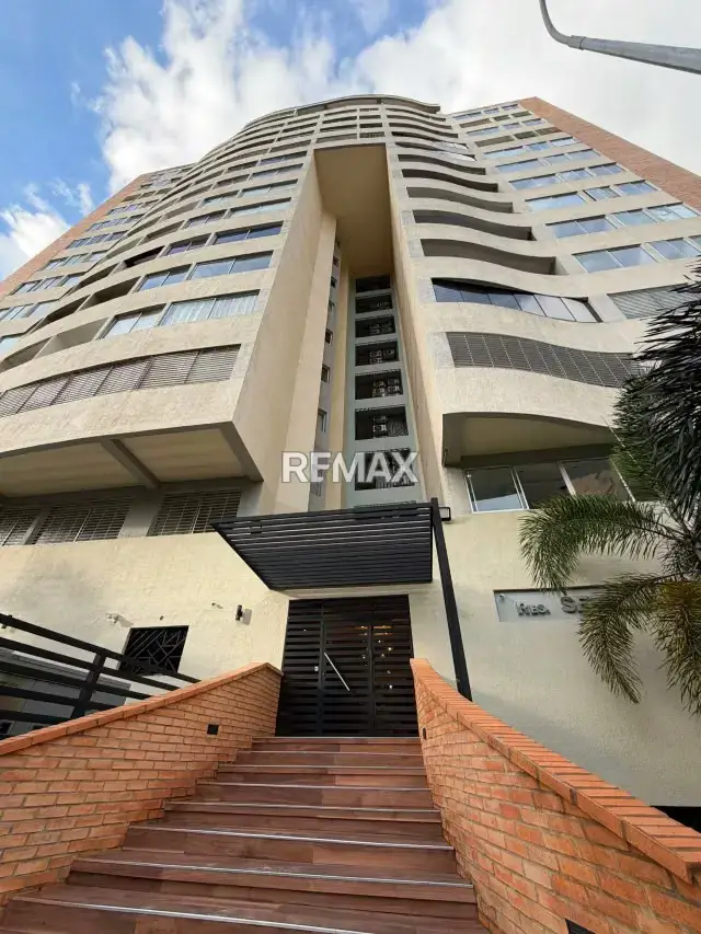Venta de Moderno Apartamento en Resd. Sevilla Real en Sábana Larga Valencia