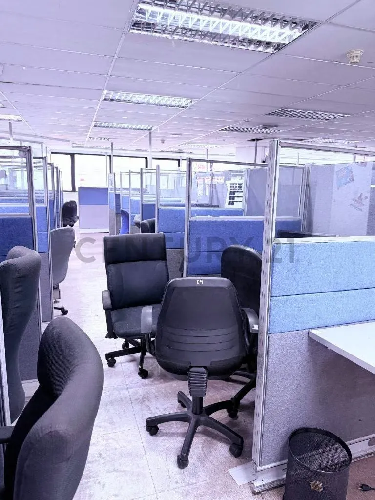 OFICINA EN VENTA - OPORTUNIDAD DE INVERSION AV. PPAL. LOS RUICES. CARACAS - 13