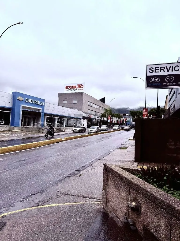 OFICINA EN VENTA - OPORTUNIDAD DE INVERSION AV. PPAL. LOS RUICES. CARACAS - 16