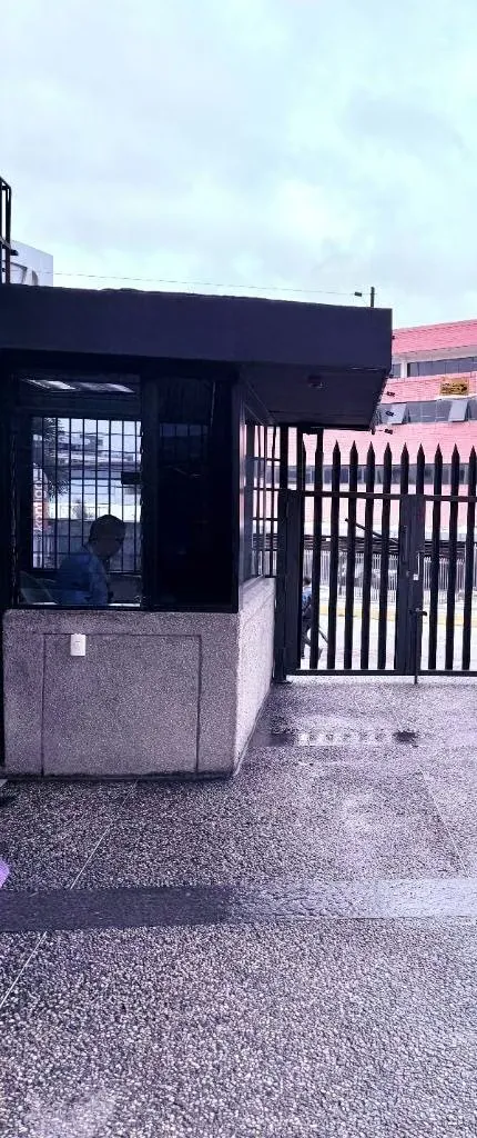 OFICINA EN VENTA - OPORTUNIDAD DE INVERSION AV. PPAL. LOS RUICES. CARACAS - 4