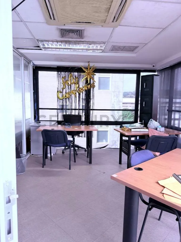 OFICINA EN VENTA - OPORTUNIDAD DE INVERSION AV. PPAL. LOS RUICES. CARACAS - 5