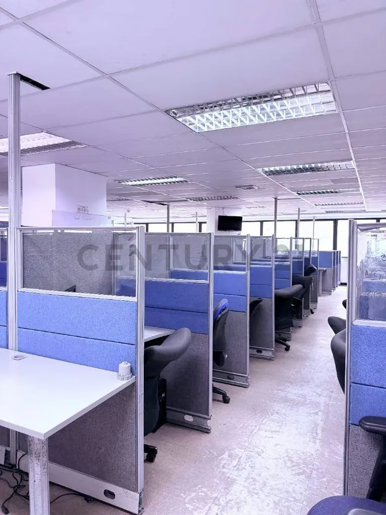 OFICINA EN VENTA - OPORTUNIDAD DE INVERSION AV. PPAL. LOS RUICES. CARACAS - 6