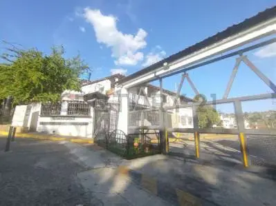 Casa en Venta de 2 niveles, Urbanización las Rosas - Guatire