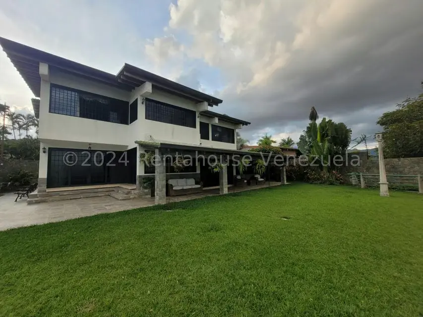 Casa (Duplex) en Venta en La Lagunita Country Club, Distrito Metropolitano - 2