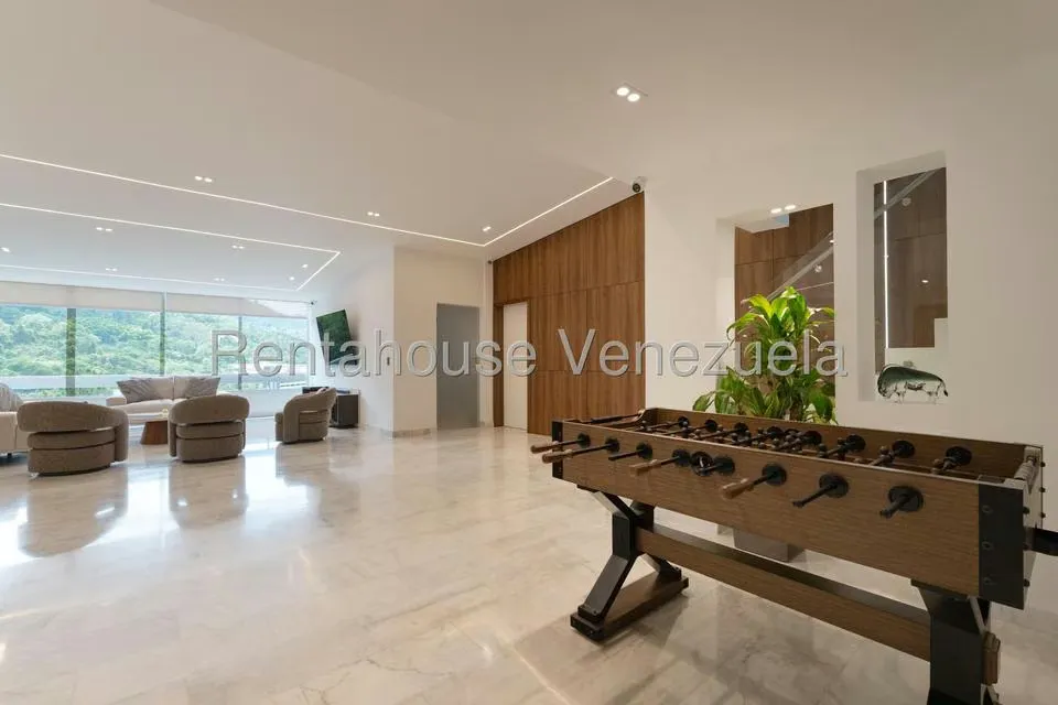 Apartamento (Duplex) en Venta en Las Esmeraldas, Distrito Metropolitano - 2