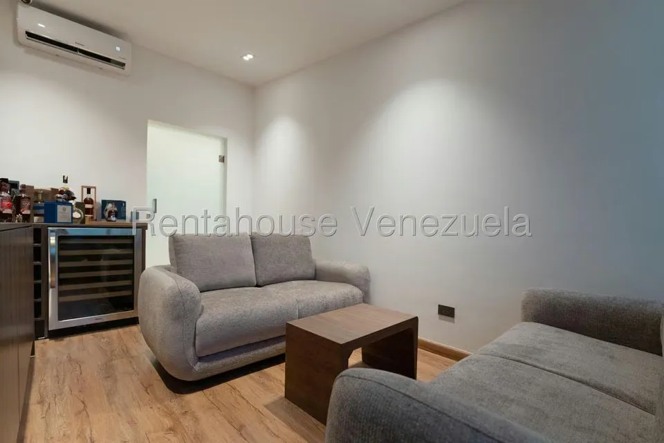 Apartamento (Duplex) en Venta en Las Esmeraldas, Distrito Metropolitano - 22
