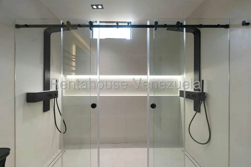 Apartamento (Duplex) en Venta en Las Esmeraldas, Distrito Metropolitano - 32