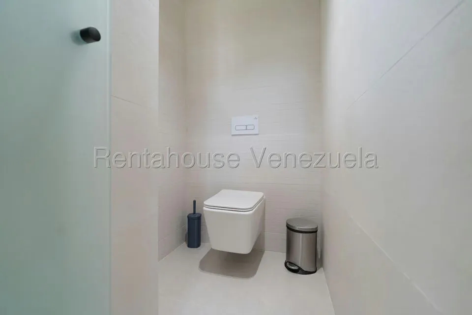 Apartamento (Duplex) en Venta en Las Esmeraldas, Distrito Metropolitano - 33