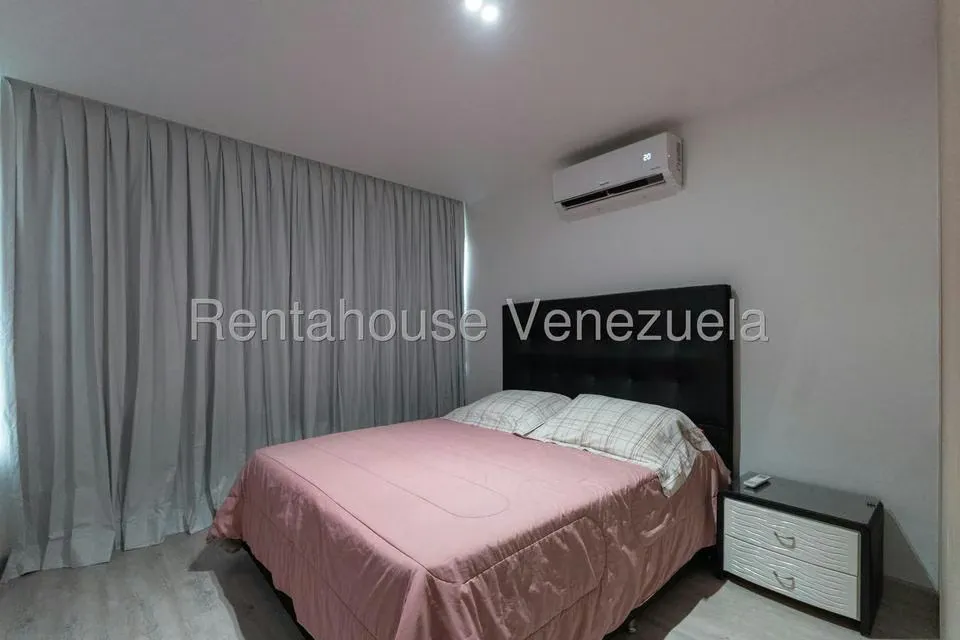 Apartamento (Duplex) en Venta en Las Esmeraldas, Distrito Metropolitano - 34