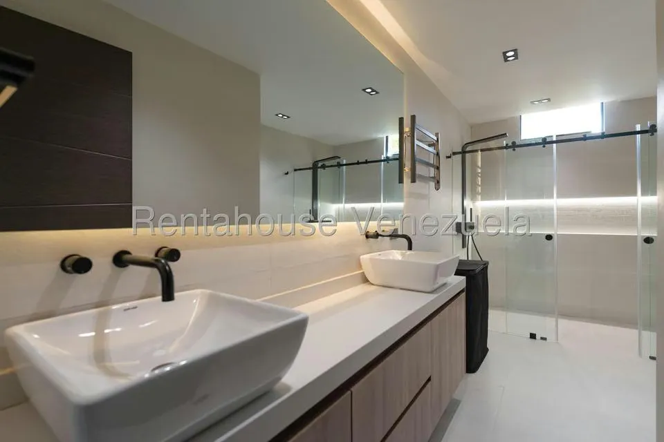 Apartamento (Duplex) en Venta en Las Esmeraldas, Distrito Metropolitano - 35