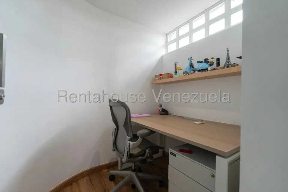 Apartamento (Duplex) en Venta en Las Esmeraldas, Distrito Metropolitano - 37