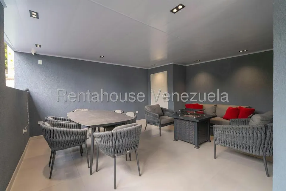 Apartamento (Duplex) en Venta en Las Esmeraldas, Distrito Metropolitano - 38