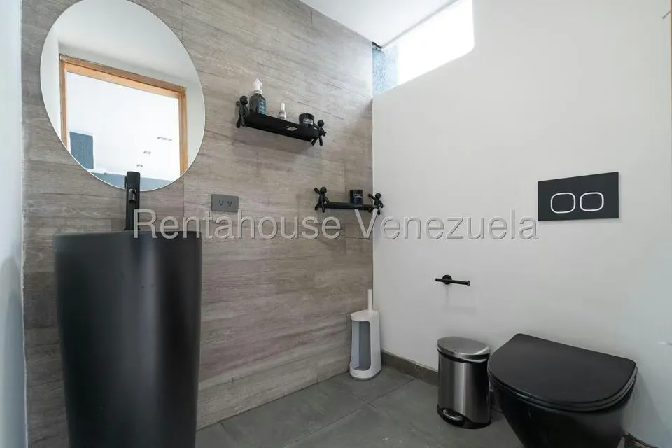 Apartamento (Duplex) en Venta en Las Esmeraldas, Distrito Metropolitano - 42