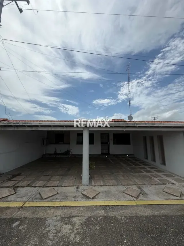 En venta casa Totalmente Ampliada en la Urbanización Lomas de Santa Sofía - Araure - 2