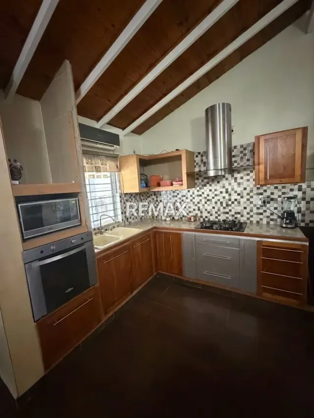 En venta casa Totalmente Ampliada en la Urbanización Lomas de Santa Sofía - Araure - 5