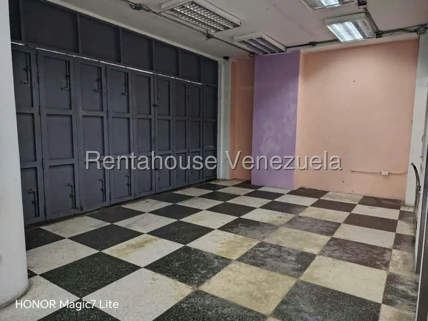 Local Comercial en Alquiler en Parroquia La Candelaria, Distrito Metropolitano - 12