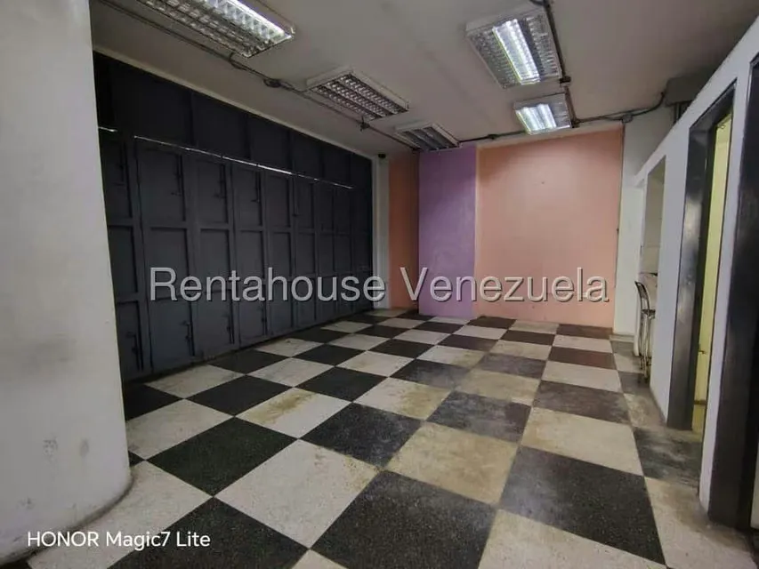 Local Comercial en Alquiler en Parroquia La Candelaria, Distrito Metropolitano - 13