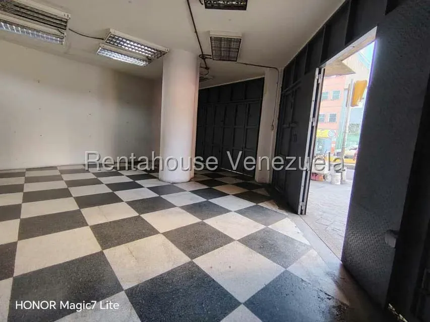 Local Comercial en Alquiler en Parroquia La Candelaria, Distrito Metropolitano - 3