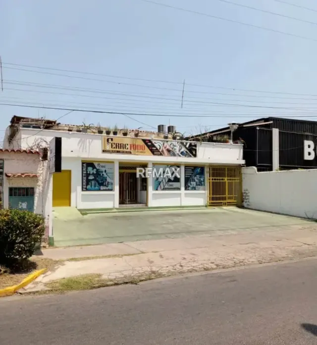 Local comercial en venta. Con vista a la Avenida principal de lechería - 5