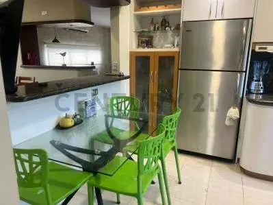 Apartamento con vista al Ávila en Las Mesetas de Santa Rosa de Lima · 164 m² - 6