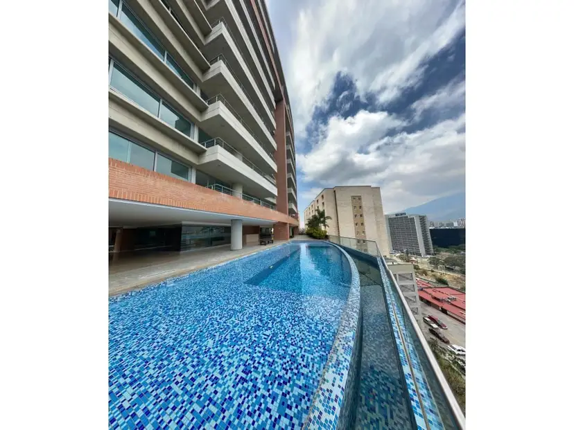 En alquiler apartamento 215m2 3h+s/3b+s/3p Lomas de las Mercedes