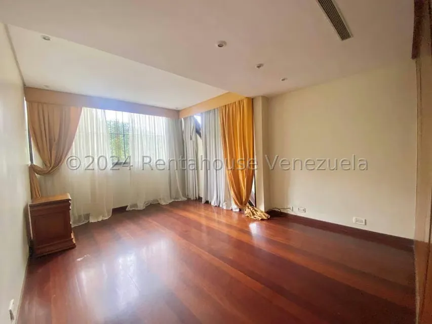 Casa (Multipes Niveles) en Venta en Oripoto, Distrito Metropolitano - 26