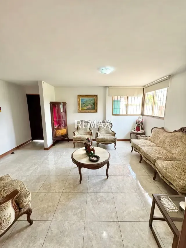 SE VENDE CASA EN LOS KIOSKOS - 2