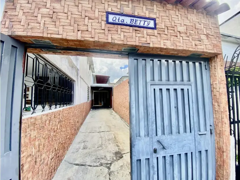 CASA EN VENTA LA CALIFORNIA NORTE 250 M2, 4 HAB, 2 1/2 BAÑOS, 4 P/E