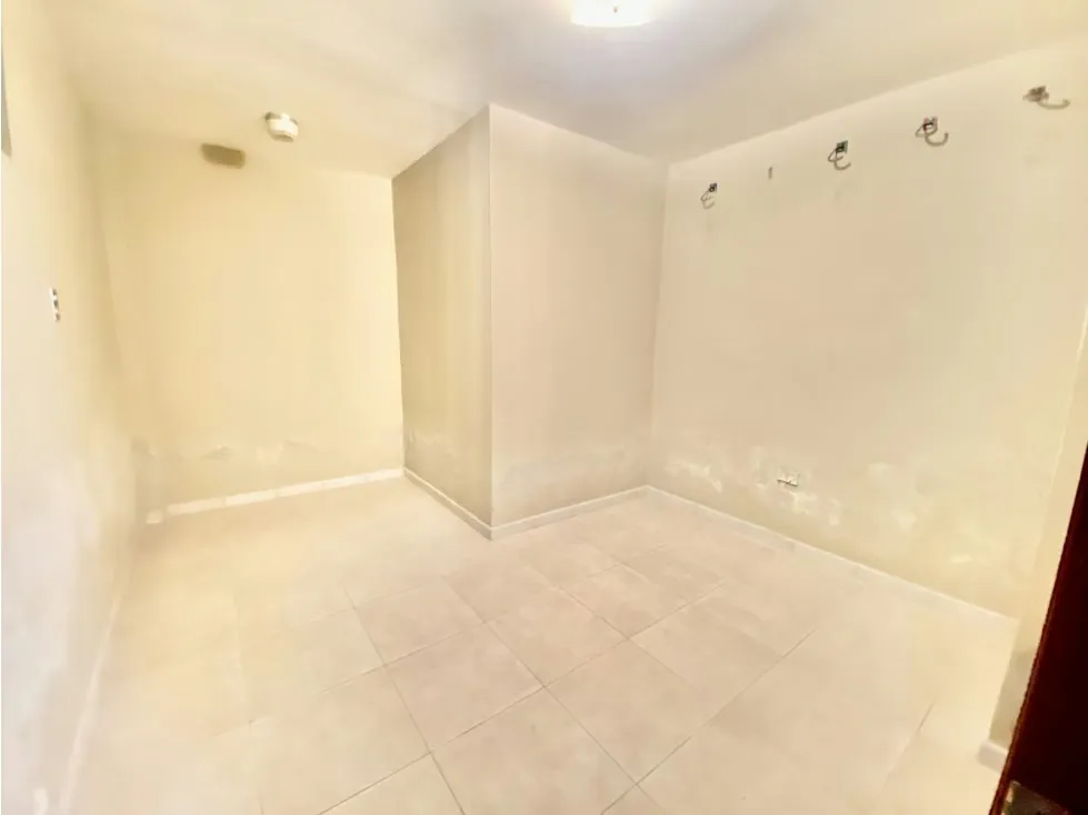 CASA EN VENTA LA CALIFORNIA NORTE 250 M2, 4 HAB, 2 1/2 BAÑOS, 4 P/E - 6
