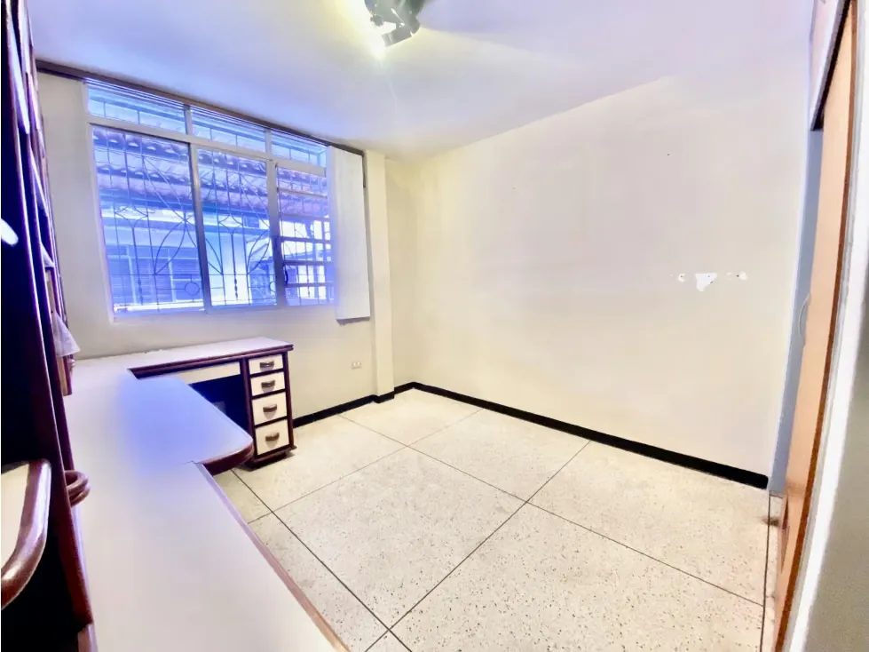 CASA EN VENTA LA CALIFORNIA NORTE 250 M2, 4 HAB, 2 1/2 BAÑOS, 4 P/E - 9