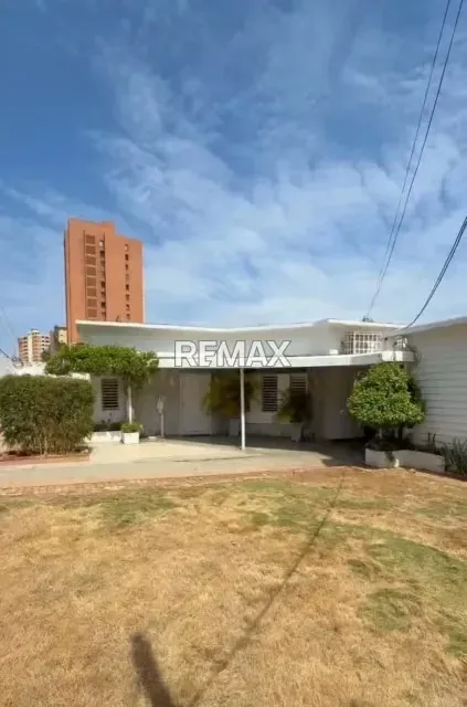 CASA VENTA SECTOR LA LAGO MARACAIBO